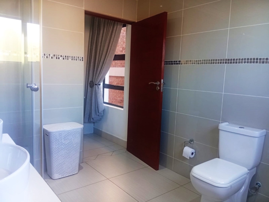 4 Bedroom Property for Sale in Heuwelsig Free State